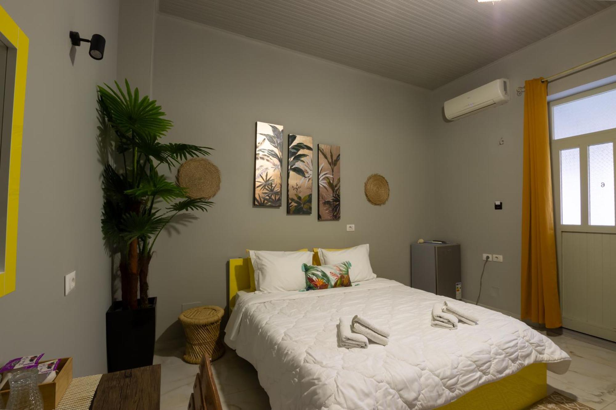 Jonian Boutique Hotel Saranda Oda fotoğraf
