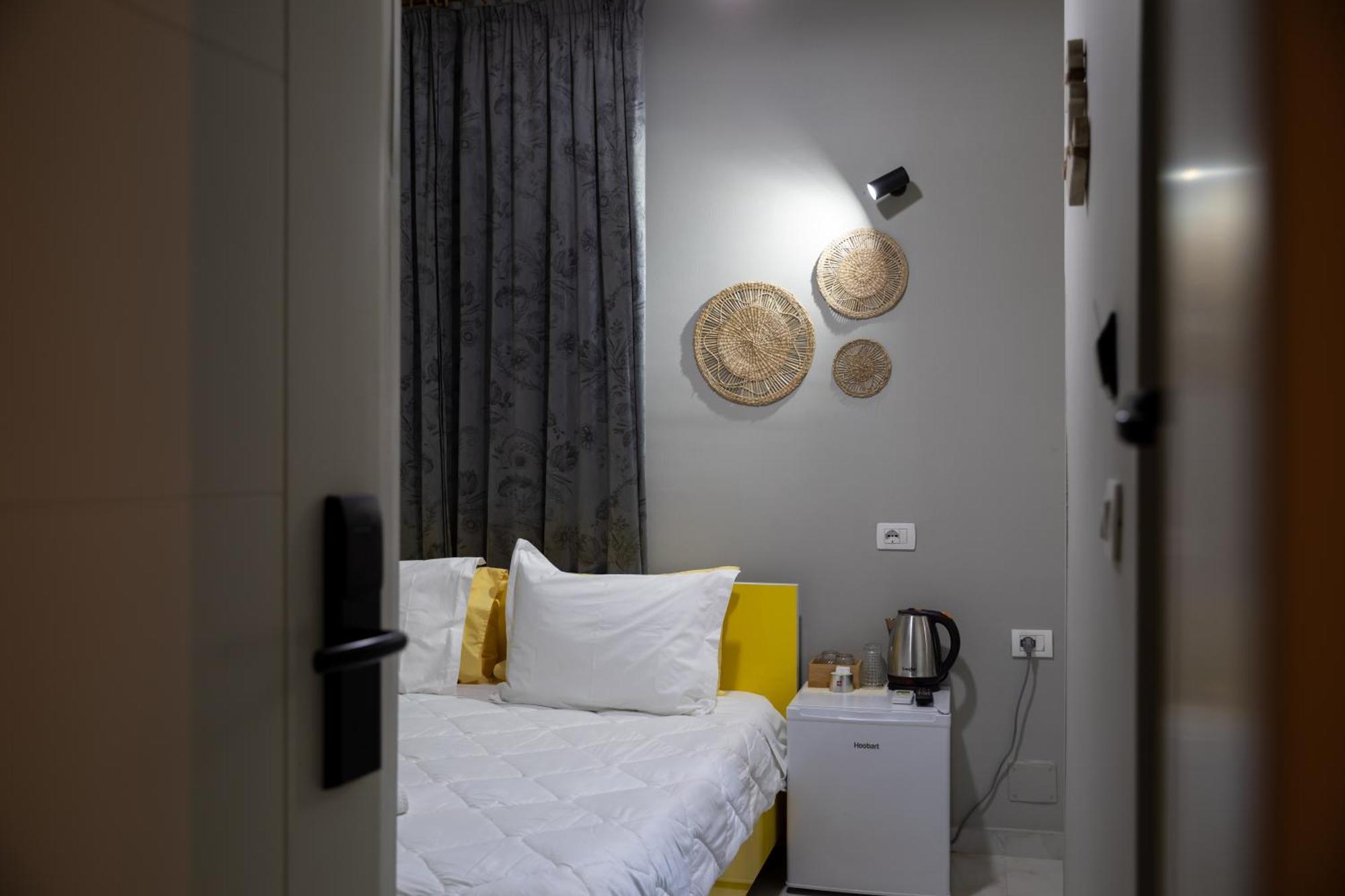 Jonian Boutique Hotel Saranda Oda fotoğraf