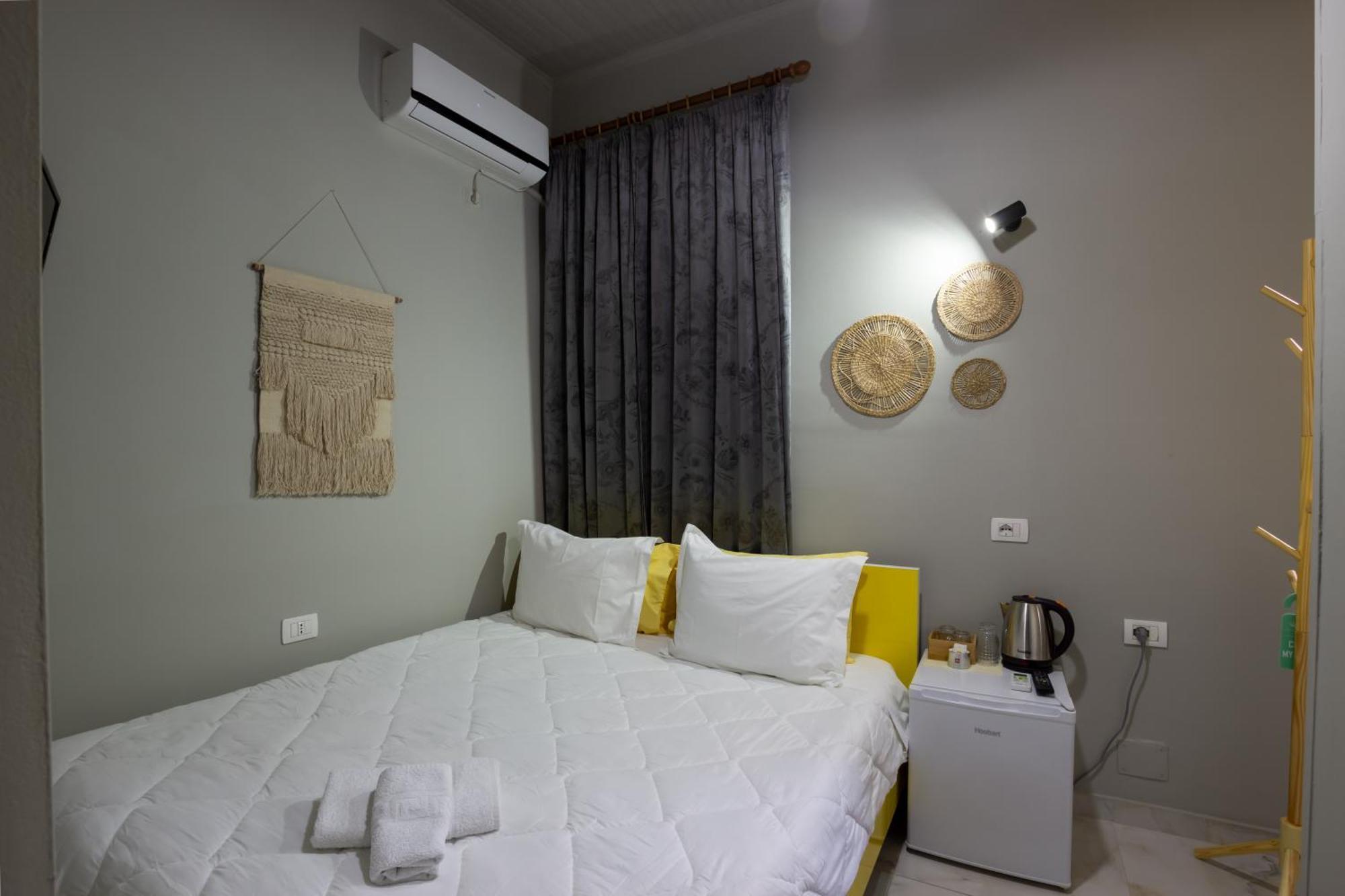 Jonian Boutique Hotel Saranda Oda fotoğraf