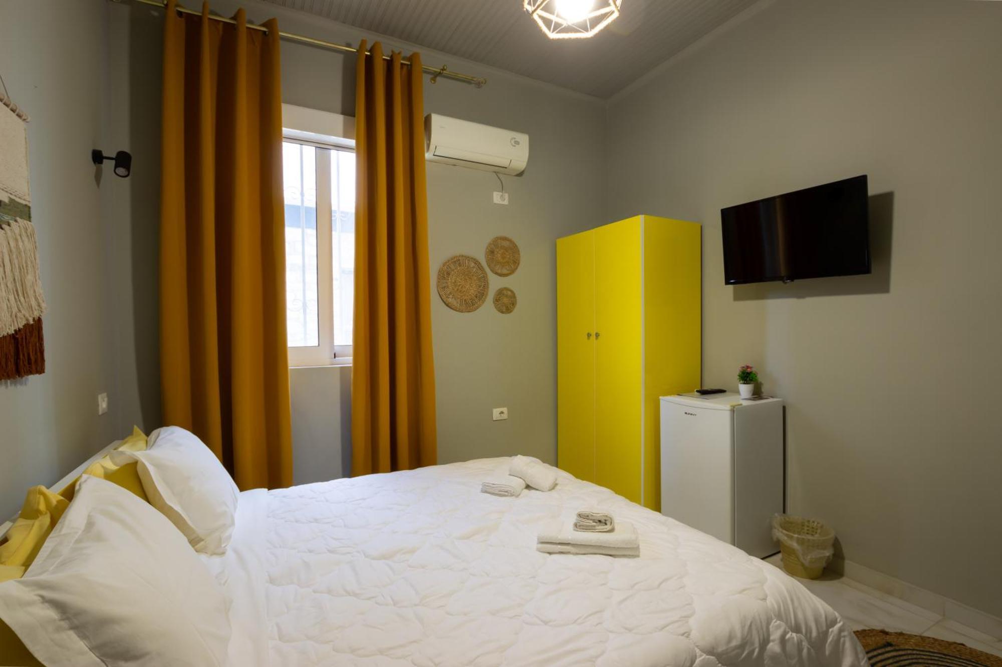 Jonian Boutique Hotel Saranda Oda fotoğraf
